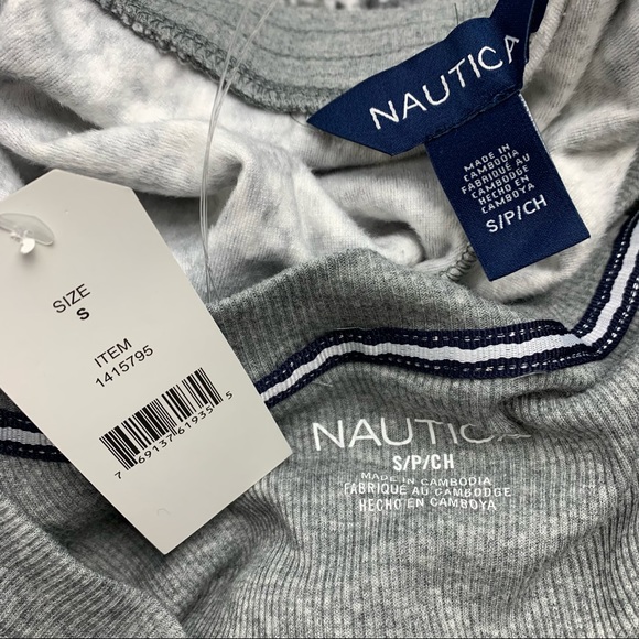 25. NWT Nautica 2-Piece Gray Snowflake Long Sleeve Fleece Pajama Set Small - Picture 4 of 7